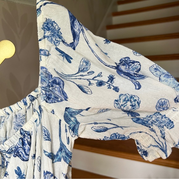 H&M Romantic Blue Floral Summery Top with Blousey Sleeves and Cinched Waist - Picture 4 of 6